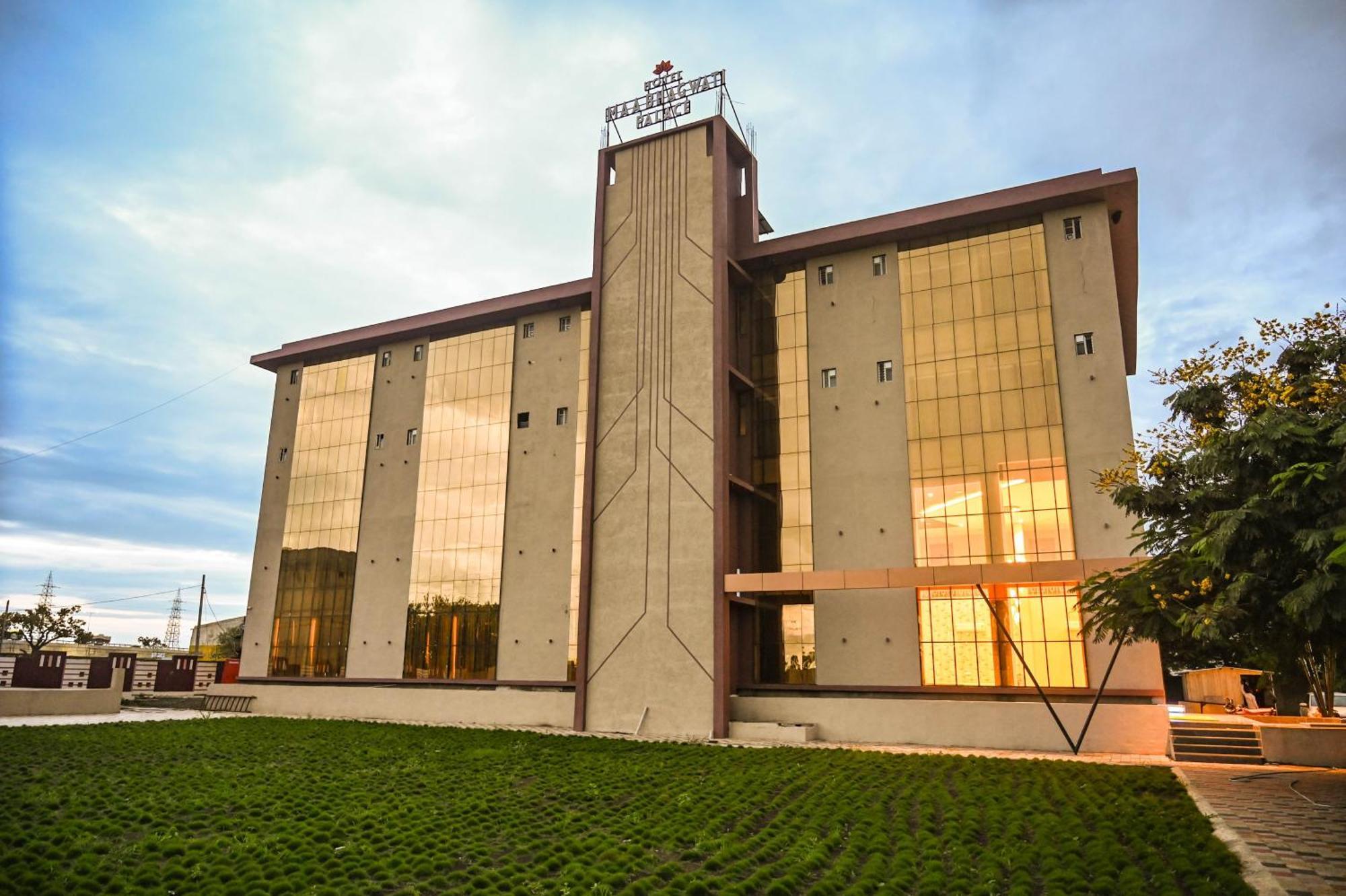 Hotel Maa Bhagwati Palace Khandwa Kültér fotó