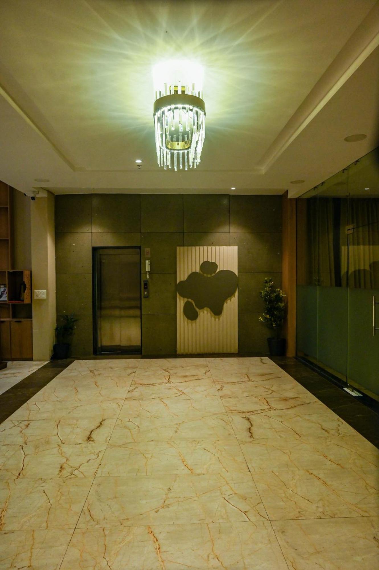 Hotel Maa Bhagwati Palace Khandwa Kültér fotó