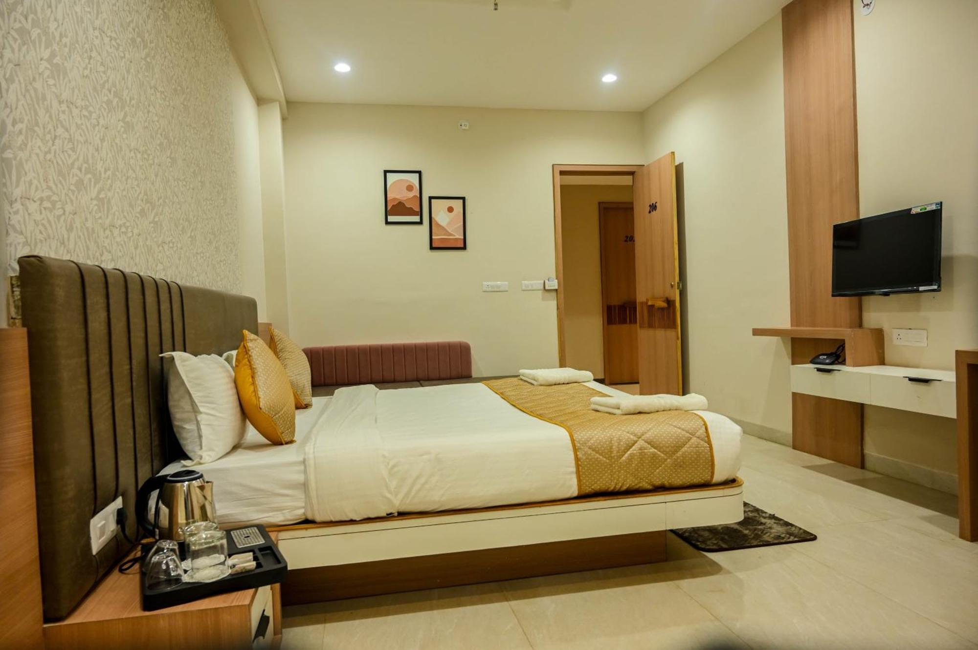 Hotel Maa Bhagwati Palace Khandwa Kültér fotó