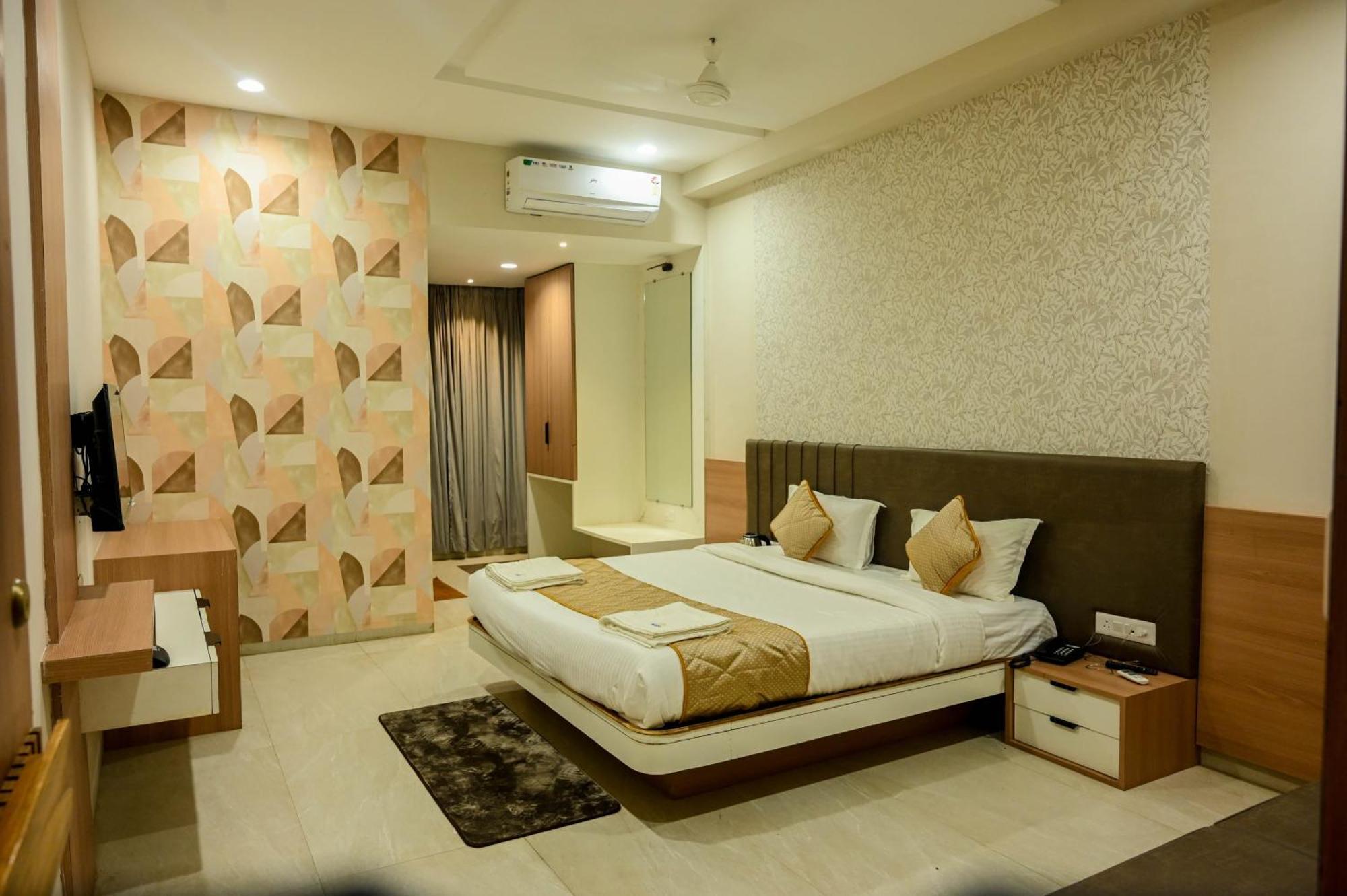 Hotel Maa Bhagwati Palace Khandwa Kültér fotó