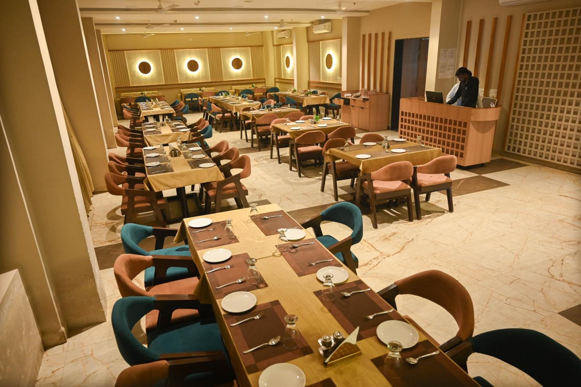 Hotel Maa Bhagwati Palace Khandwa Kültér fotó